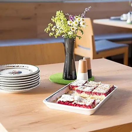 Alpenhof Bed & Breakfast 3*