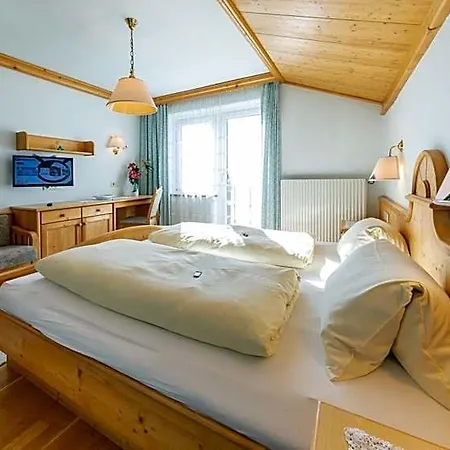 Alpenhof Bed & Breakfast 3*