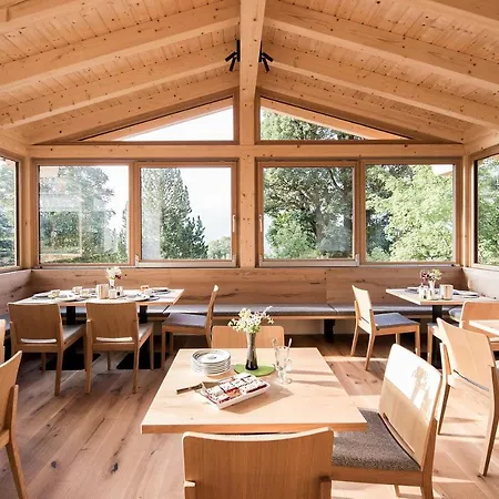 לינה וארוחת בוקר Alpenhof 3*