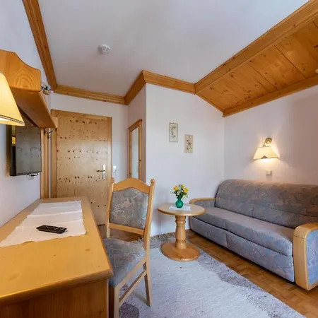 Alpenhof לינה וארוחת בוקר