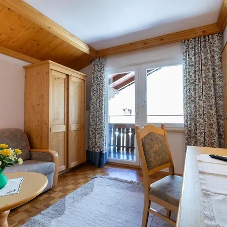 לינה וארוחת בוקר Alpenhof